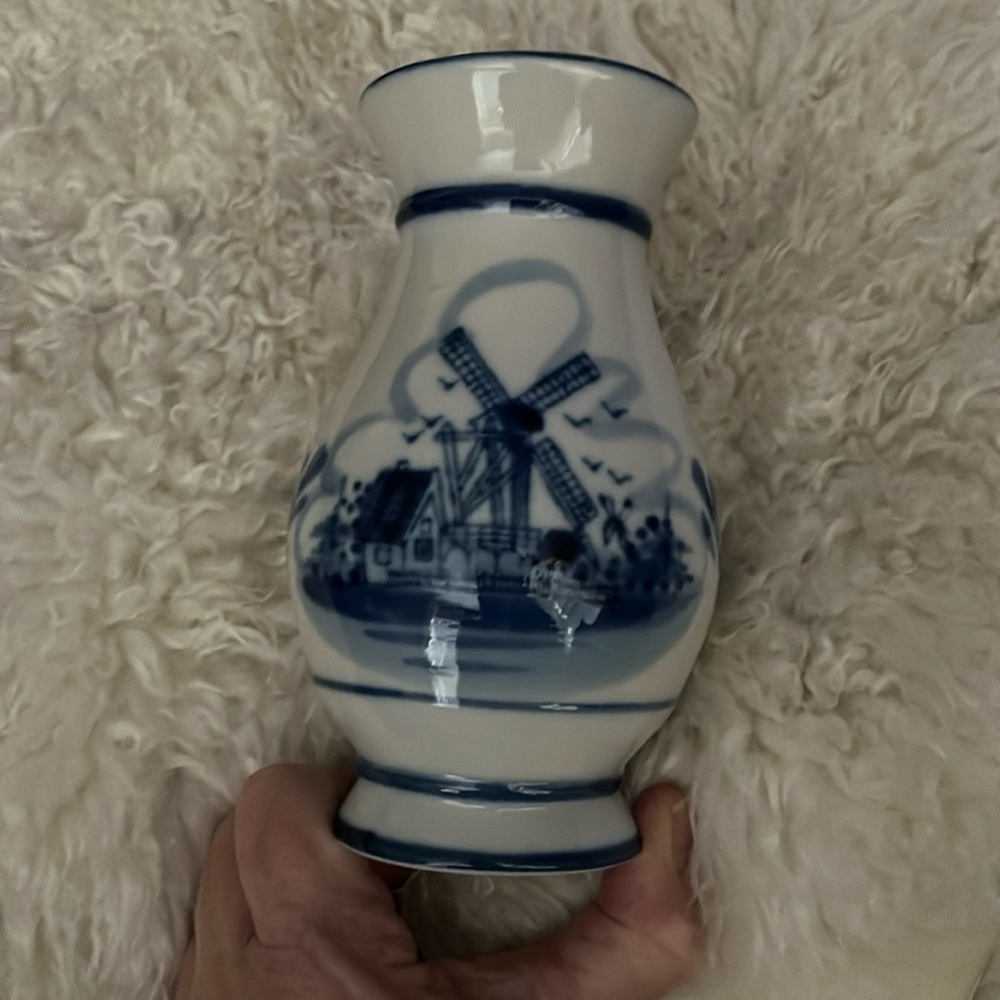 Vintage 6” delft vase